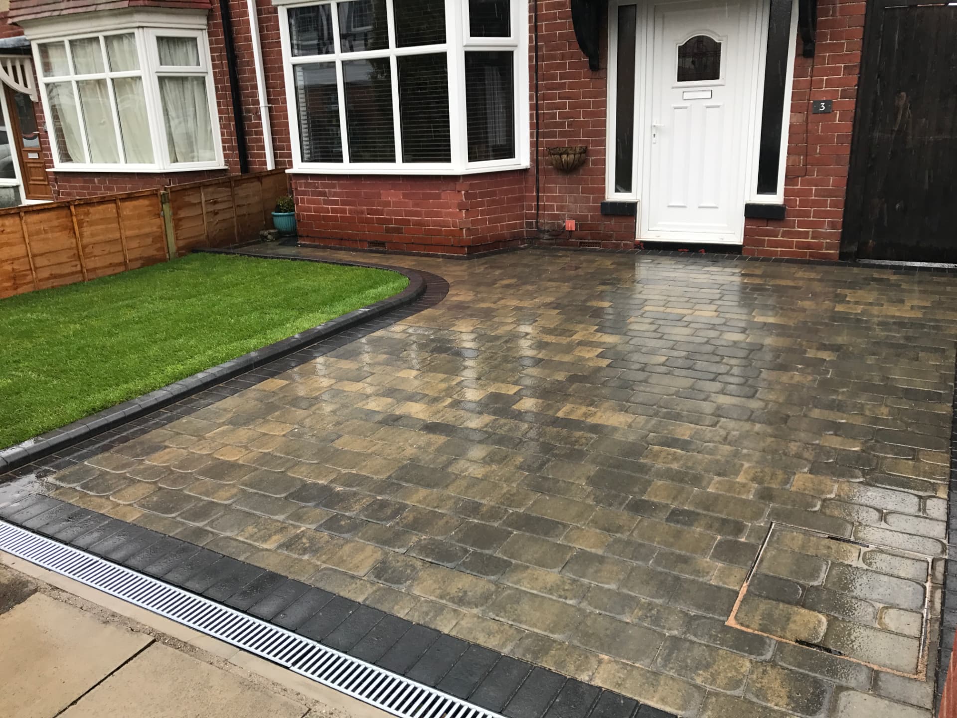 Curved block edging sweeping around a lawn — The Vale Company